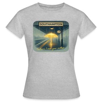 Where I Met Your Mother | Southampton Bahnhof - Frauen T-Shirt - Grau meliert - Vorne - AI Model Female 172 dark (172cm)