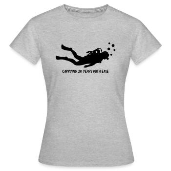 Geburtstagsmotiv Taucher 30 - Frauen T-Shirt - Grau meliert - Vorne - AI Model Female 172 dark (172cm)