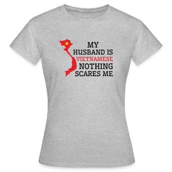Nichts macht mir Angst Vietnamesischer Ehemann - Frauen T-Shirt - Grau meliert - Vorne - AI Model Female 172 dark (172cm)