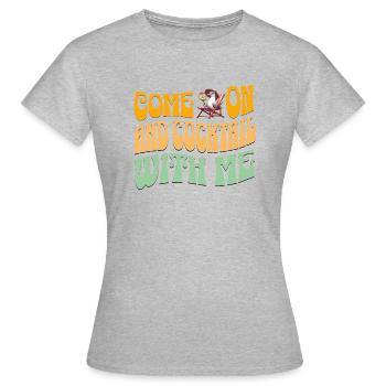 Sensation d’été : Mouette avec verre à cocktail - T-shirt Femme - gris chiné - Devant - AI Model Female 172 dark (172cm)
