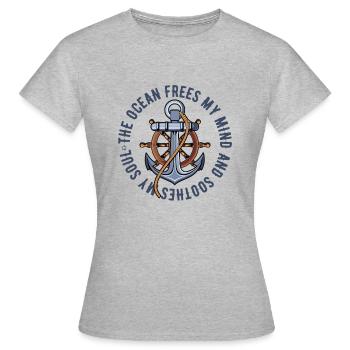 The Ocean Frees My Mind And Soothes My Soul - Women's T-Shirt - heather grey - Front - AI Model Female 172 dark (172cm)
