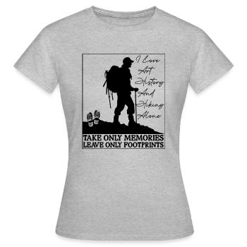 Wanderfreunde: Nimm nur Erinnerungen mit, ich liebe das Wandern - Frauen T-Shirt - Grau meliert - Vorne - AI Model Female 172 dark (172cm)