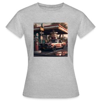 Voiture classique dans une station-service - T-shirt Femme - gris chiné - Devant - AI Model Female 172 dark (172cm)