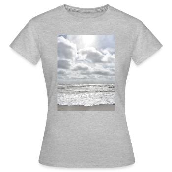 Am Meer - endloser Horizont - Foto - Frauen T-Shirt - Grau meliert - Vorne - AI Model Female 172 dark (172cm)