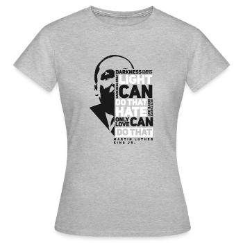 Martin Luther King Schablone - Frauen T-Shirt - Grau meliert - Vorne - AI Model Female 172 dark (172cm)