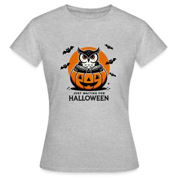 hibou lecture livre en attendant Halloween - T-shirt Femme - gris chiné - Devant - AI Model Female 172 dark (172cm)
