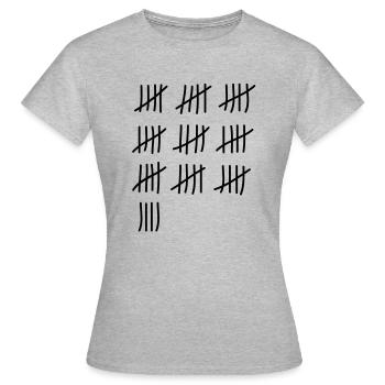 tage_zaehlen_49 - Frauen T-Shirt - Grau meliert - Vorne - AI Model Female 172 dark (172cm)