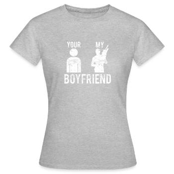 Ton ami mon ami militaire - T-shirt Femme - gris chiné - Devant - AI Model Female 172 dark (172cm)