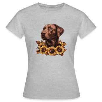 Brauner Labrador mit Sonnenblumen - Frauen T-Shirt - Grau meliert - Vorne - AI Model Female 172 dark (172cm)