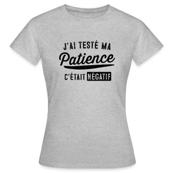tee-shirt humour, patience, idée cadeau - T-shirt Femme - gris chiné - Devant - AI Model Female 172 dark (172cm)