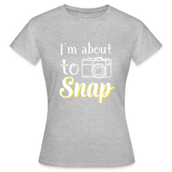 Quote - Photographer - Photographer T-Shirt - Photographer - Women's T-Shirt - heather grey - Front - AI Model Female 172 dark (172cm)