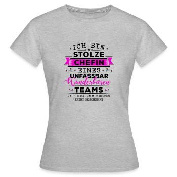 Chefin Geschenk Beruf Arbeit lustiger Spruch - Frauen T-Shirt - Grau meliert - Vorne - AI Model Female 172 dark (172cm)