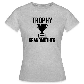 Trophäe Großmutter - Frauen T-Shirt - Grau meliert - Vorne - AI Model Female 172 dark (172cm)