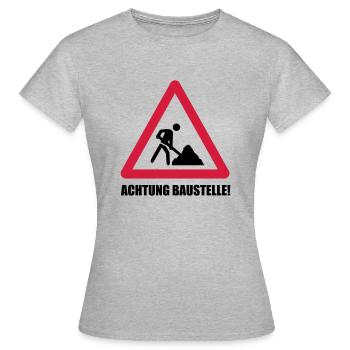 baustelle achtung - Frauen T-Shirt - Grau meliert - Vorne - AI Model Female 172 dark (172cm)