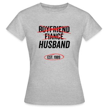 Copain Fiancé Mari Est 1989 - T-shirt Femme - gris chiné - Devant - AI Model Female 172 dark (172cm)