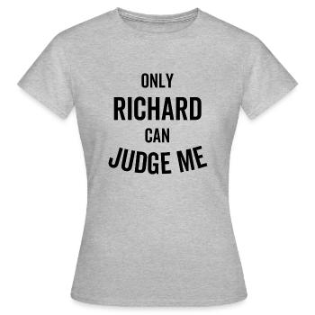 Nur Richard kann mich verurteilen - Frauen T-Shirt - Grau meliert - Vorne - AI Model Female 172 dark (172cm)