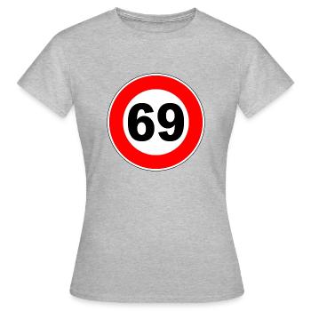 69. Geburtstag - 69 - Feier - Straßenschild - Frauen T-Shirt - Grau meliert - Vorne - AI Model Female 172 dark (172cm)