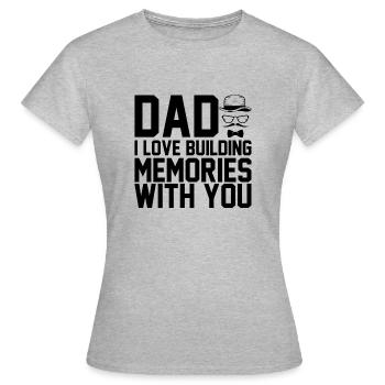 Papa j’adore construire des souvenirs avec toi - T-shirt Femme - gris chiné - Devant - AI Model Female 172 dark (172cm)