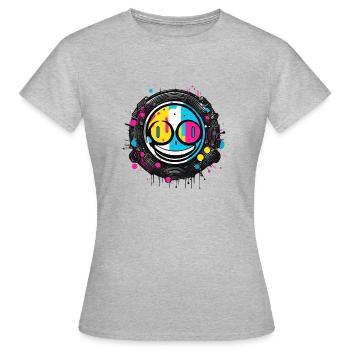 "Smile Cyberpunk" - Style Vinyle et Underground - T-shirt Femme - gris chiné - Devant - AI Model Female 172 dark (172cm)