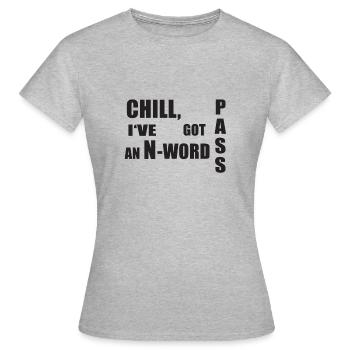Chill, I've Got An N-Word Pass - Black - Frauen T-Shirt - Grau meliert - Vorne - AI Model Female 172 dark (172cm)