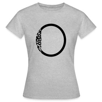 Buchstabe O - Frauen T-Shirt - Grau meliert - Vorne - AI Model Female 172 dark (172cm)