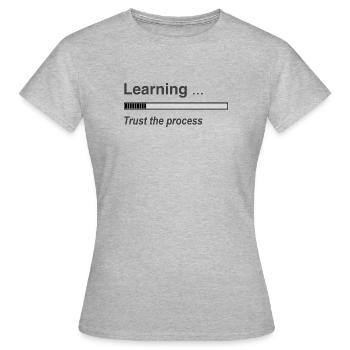 Ladeleiste lernen - Frauen T-Shirt - Grau meliert - Vorne - AI Model Female 172 dark (172cm)