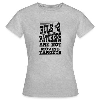 Rule 2 Patchers Moving Target IPSC Sportdisziplin - Frauen T-Shirt - Grau meliert - Vorne - AI Model Female 172 dark (172cm)