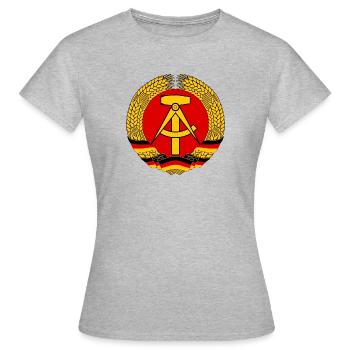 DDR logo - T-shirt Femme - gris chiné - Devant - AI Model Female 172 dark (172cm)
