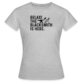 Chemise forgeron Métallurgiste Enclume Cutler - T-shirt Femme - gris chiné - Devant - AI Model Female 172 dark (172cm)