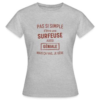 SURFEUSE GÉNIALE rouge brunâtre foncé - T-shirt Femme - gris chiné - Devant - AI Model Female 172 dark (172cm)