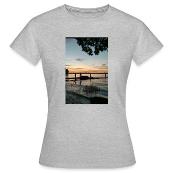Sonnenuntergang - Frauen T-Shirt - Grau meliert - Vorne - AI Model Female 172 dark (172cm)