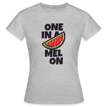 Einer in einer Melone - Frauen T-Shirt - Grau meliert - Vorne - AI Model Female 172 dark (172cm)