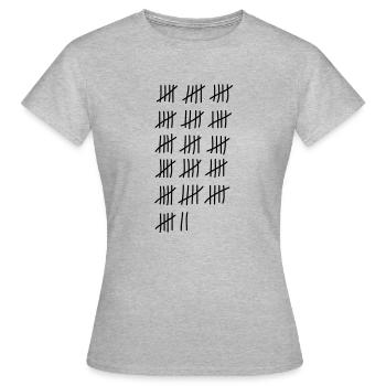 tage_zaehlen_82 - Frauen T-Shirt - Grau meliert - Vorne - AI Model Female 172 dark (172cm)