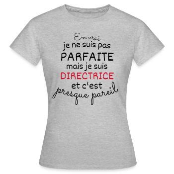 In Wirklichkeit nicht perfekt, aber Regisseur - Frauen T-Shirt - Grau meliert - Vorne - AI Model Female 172 dark (172cm)