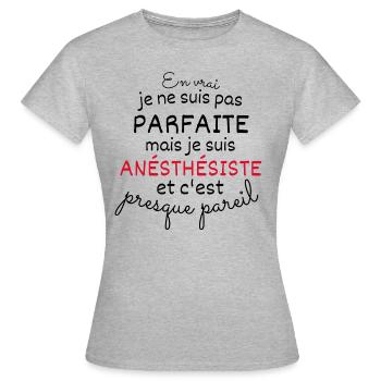 In Wirklichkeit nicht perfekt, aber ich bin Anästhesist - Frauen T-Shirt - Grau meliert - Vorne - AI Model Female 172 dark (172cm)