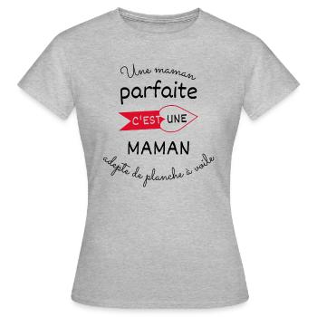 maman parfaite, maman adepte de planche à voile - T-shirt Femme - gris chiné - Devant - AI Model Female 172 dark (172cm)