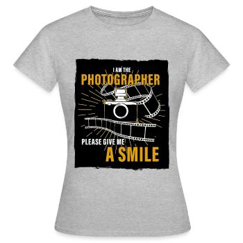 Ich bin Fotograf - schenk mir ein lächeln - Frauen T-Shirt - Grau meliert - Vorne - AI Model Female 172 dark (172cm)