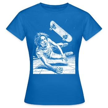 Shirt Design: Actionreicher Skateboard-Sturz - Frauen T-Shirt - Royalblau - Vorne - AI Model Female 172 dark (172cm)
