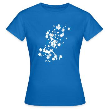 Blütenregen / raining blossoms (2c) - Frauen T-Shirt - Royalblau - Vorne - AI Model Female 172 dark (172cm)