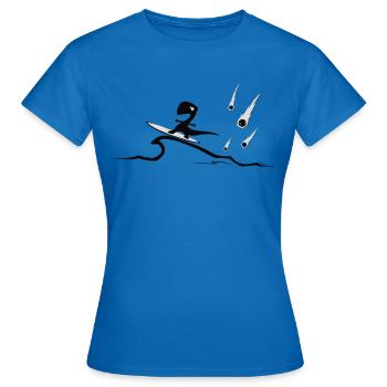 Surfeur Dino | Surfez sur la vague météoritique - T-shirt Femme - bleu royal - Devant - AI Model Female 172 dark (172cm)