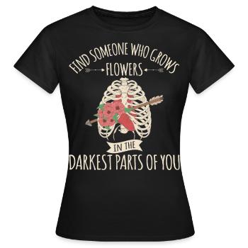 Blumen In Den Dunkelsten Teilen Von Ihnen! - Frauen T-Shirt - Schwarz - Vorne - AI Model Female 172 dark (172cm)