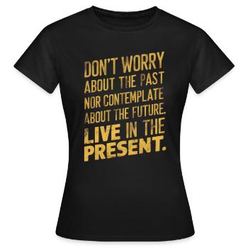 Live in the present - Women's T-Shirt - black - Front - AI Model Female 172 dark (172cm)