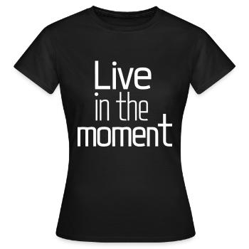 live in the moment - Women's T-Shirt - black - Front - AI Model Female 172 dark (172cm)