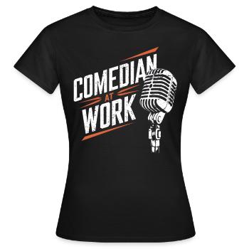 Komiker bei der Arbeit Mikrofon Stand up Comedy - Frauen T-Shirt - Schwarz - Vorne - AI Model Female 172 dark (172cm)