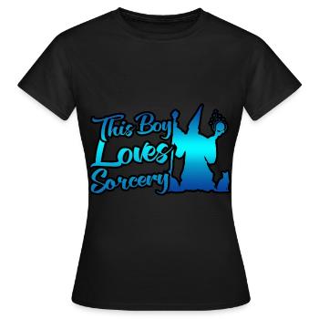 Dieser Junge liebt Zauberei - Frauen T-Shirt - Schwarz - Vorne - AI Model Female 172 dark (172cm)