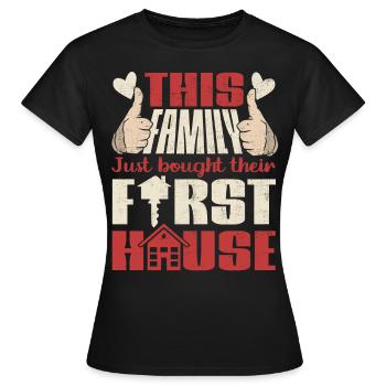 This Family Just Bought Their First House - Frauen T-Shirt - Schwarz - Vorne - AI Model Female 172 dark (172cm)