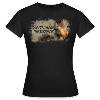Serie "NATURSCHUTZGEBIET" - Hirsche - Frauen T-Shirt - Schwarz - Vorne - AI Model Female 172 dark (172cm)