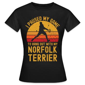 Tennis und Norfolk-Terrier - Frauen T-Shirt - Schwarz - Vorne - AI Model Female 172 dark (172cm)