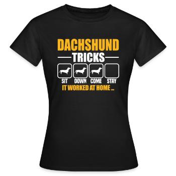 Dachshund Tricks - Frauen T-Shirt - Schwarz - Vorne - AI Model Female 172 dark (172cm)