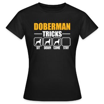 Doberman Tricks - Frauen T-Shirt - Schwarz - Vorne - AI Model Female 172 dark (172cm)